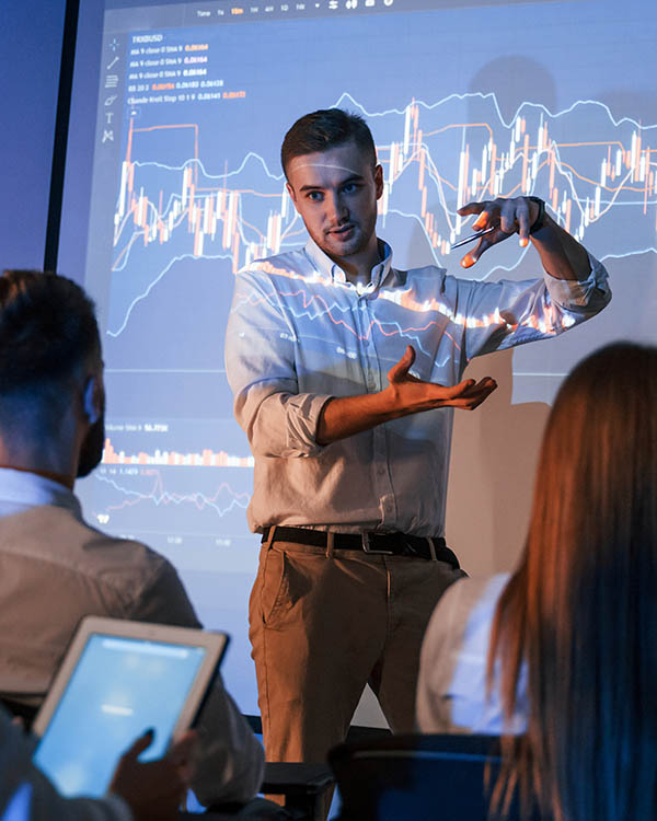 Employer Explaining Stock Options Benefits for Employee Retention Employer Explaining Stock Options Benefits for Employee Retention